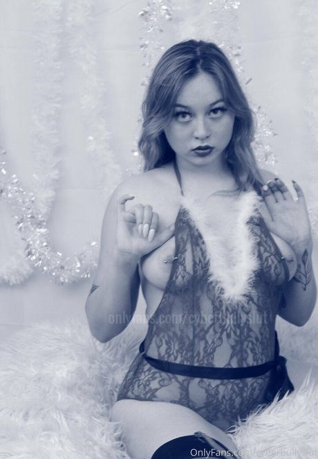 cyberbullyslut ポルノスター 画像