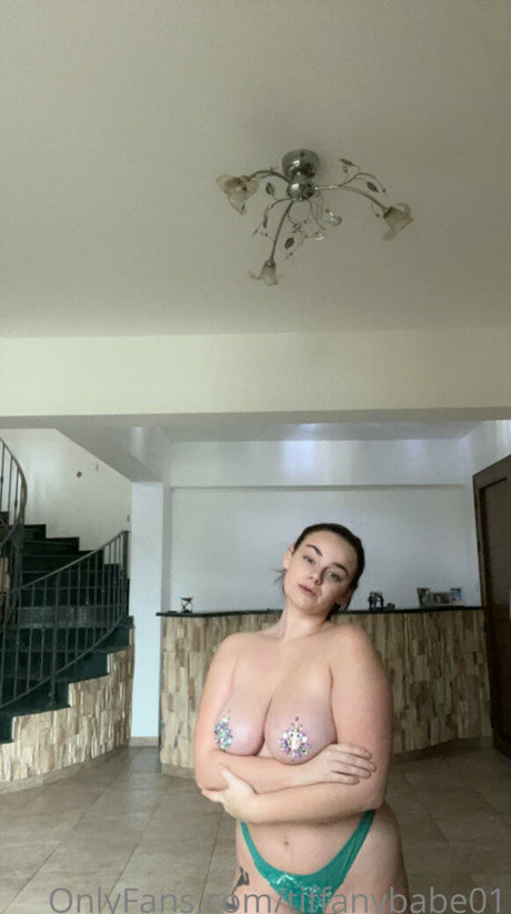 ブッシュ・オンリーファンズ セクシー 写真