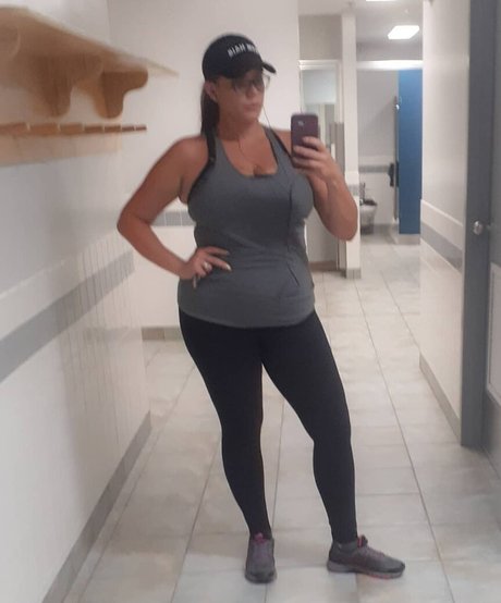 マイクロTバックOnlyFans ヌード 写真