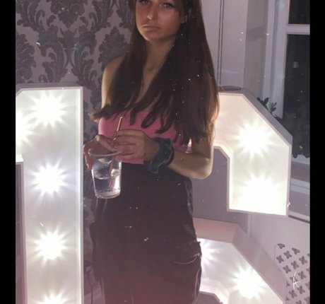 Emizzillo ヌード女優 写真