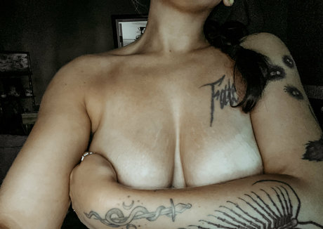 金髪クーガーオンリーファンズ 美しい裸 写真