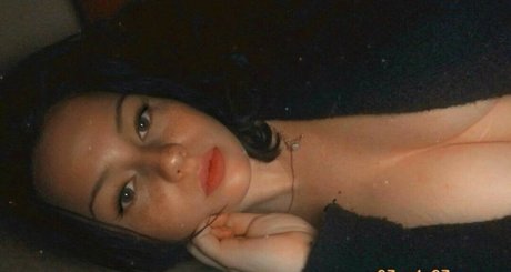 巨大なチンポを持つシーメールオンリーファンズ ポルノ 写真