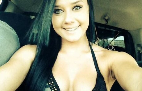 毛深いラテン系オンリーファンズ ポルノグラフィック 写真