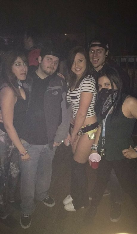 巨大なチンポを持つシーメールオンリーファンズ 無料セクシー 画像