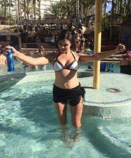 小柄で大きなお尻のOnlyFans ホットセクシー ギャラリー