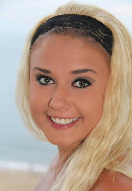 ビデオ通話 オンリーファンズ 裸 写真