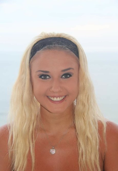 タトゥーオンリーファン ポルノ 写真