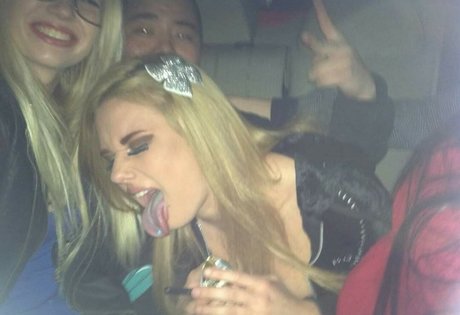 アジア人女性OnlyFans ポルノ 写真