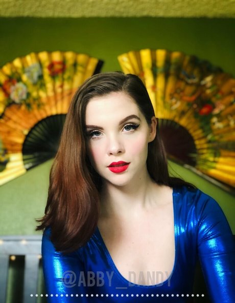 dandyindistress エロティック女優 写真