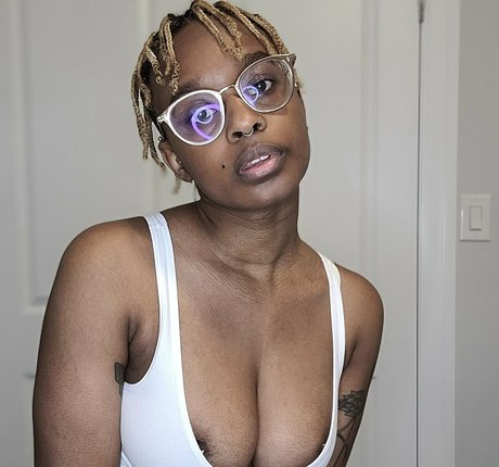 50歳以上のオンリーファンズ 美しい裸 ギャラリー