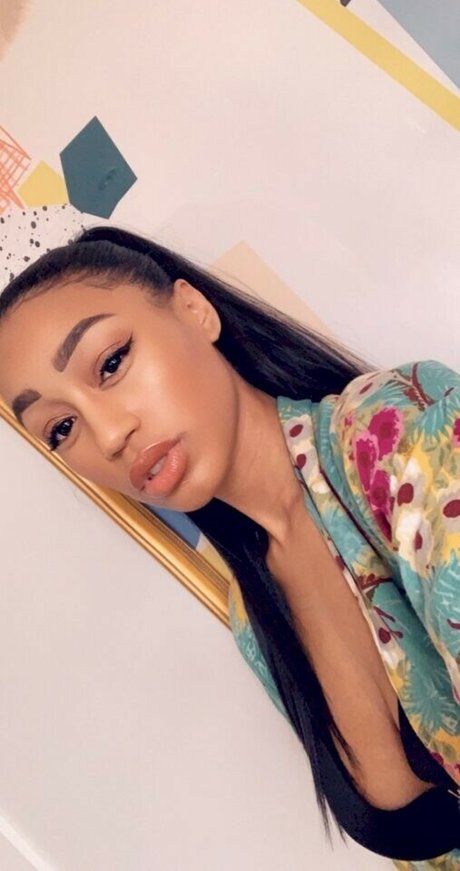 巨乳ブルネットオンリーファンズ ポルノ 写真