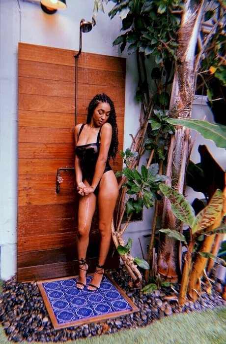 熟女クーガーオンリーファンズ エロチック ギャラリー