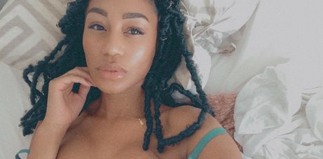 Nia Simone セクシーなポルノスター 画像