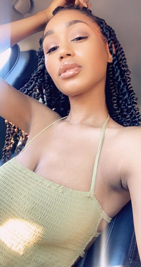 Nia Simone 高品質モデル 画像