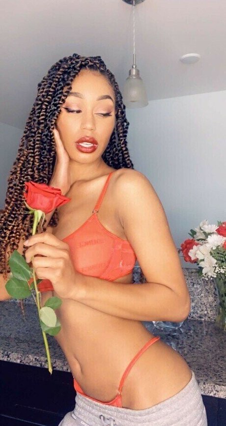 Nia Simone 独占スター アーカイブ