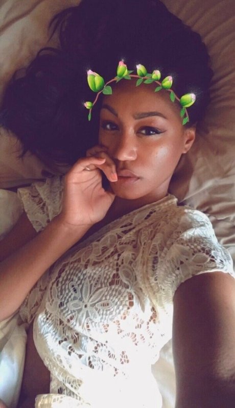 Nia Simone アートポルノスター 写真