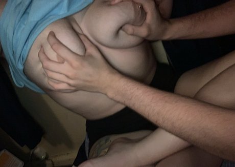 母乳オンリーファン セクシーヌード アーカイブ