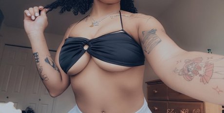 アジアン・エボニー・オンリーファンズ セクシーxxx 写真