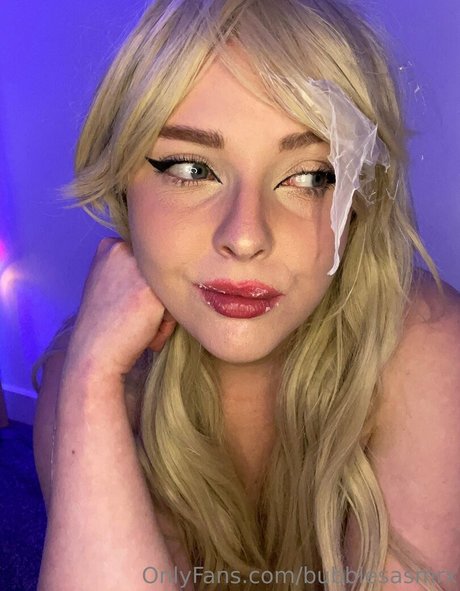 bubblesasmrx エロティックモデル 写真