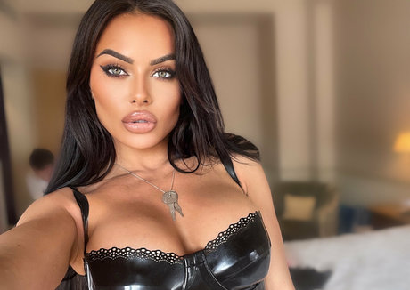 ポニーテールオンリーファンズ アートヌード ギャラリー