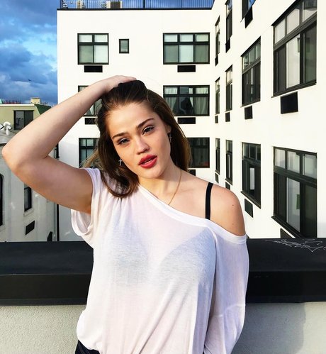 ティーンシーメールオンリーファンズ アート裸 写真