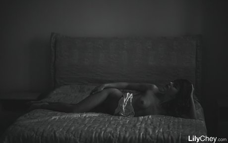 垂れ下がった熟女OnlyFans ホットヌード 写真