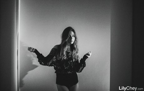 Guerlain ポルノモデル 画像