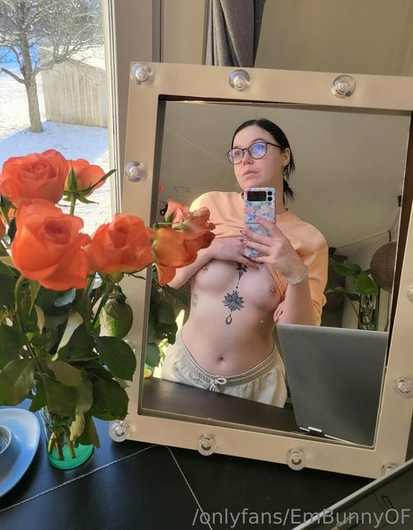 embunnyof スター 裸 画像