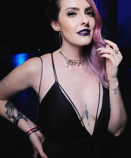 Karen Bachini 高品質のポルノスター 画像