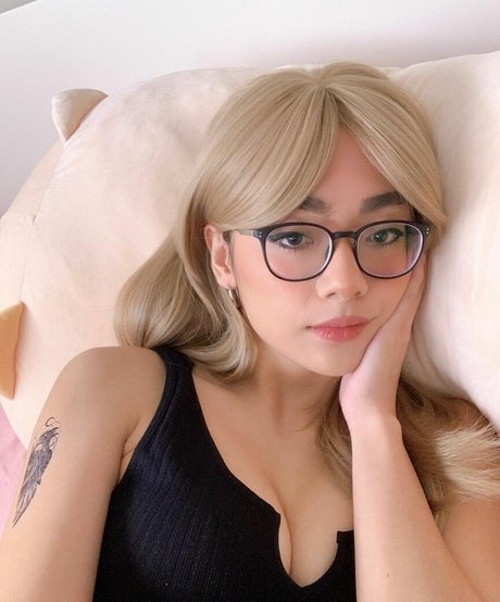 金髪の射精OnlyFans アートヌード 写真
