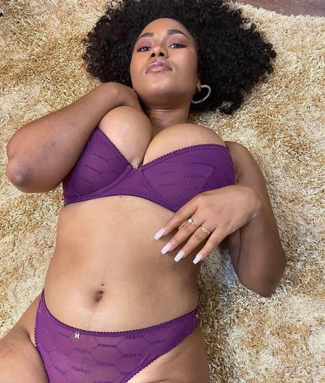 Lady Dadoune 独占スター 写真