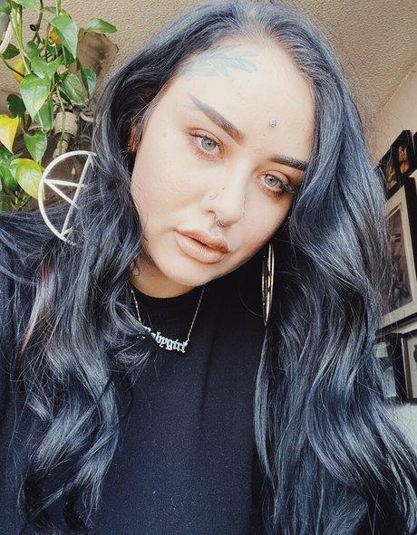 妊娠中のアジア人オンリーファンズ セクシー裸 ギャラリー