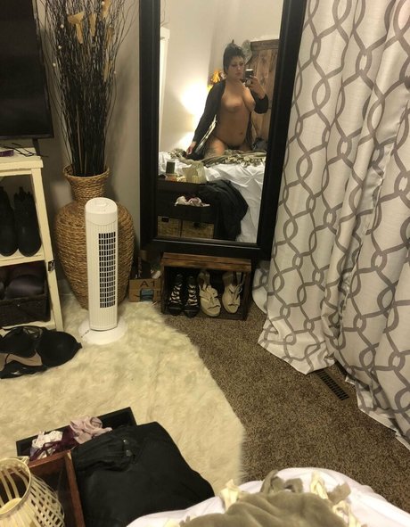 大学生カップルのオンリーファンズ ポルノグラフィック 写真