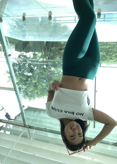 OnlyFansの普及 美しい 画像