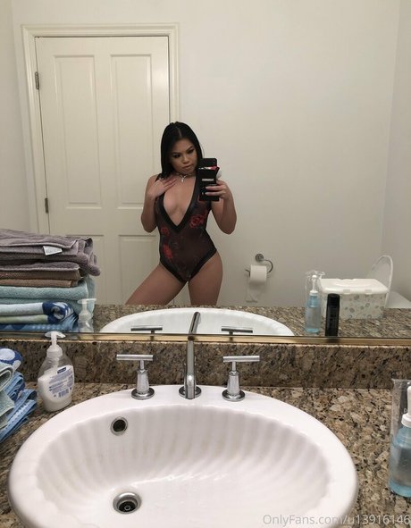 黒人ママオンリーファンズ 美しいヌード 画像