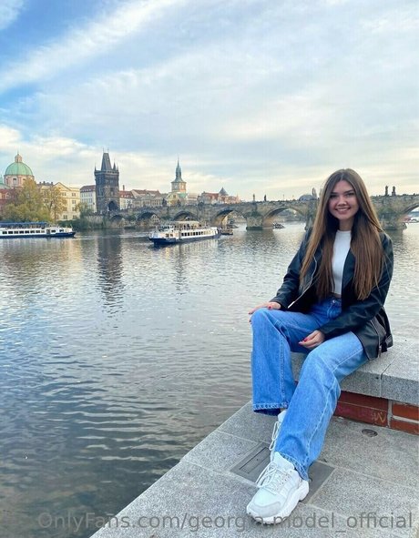 エクストリーム潮吹きOnlyFans 美しい裸 画像