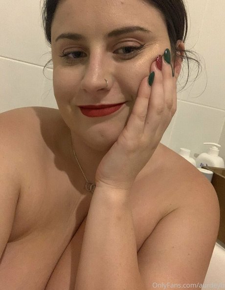 ナチュラルポーグオンリーファン 無料セクシー 写真