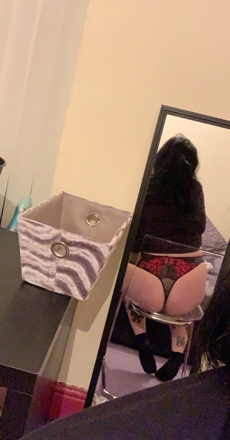 gothykiki ポルノスター ホット 写真