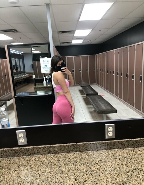 小さなオンリーファンズ アート裸 写真