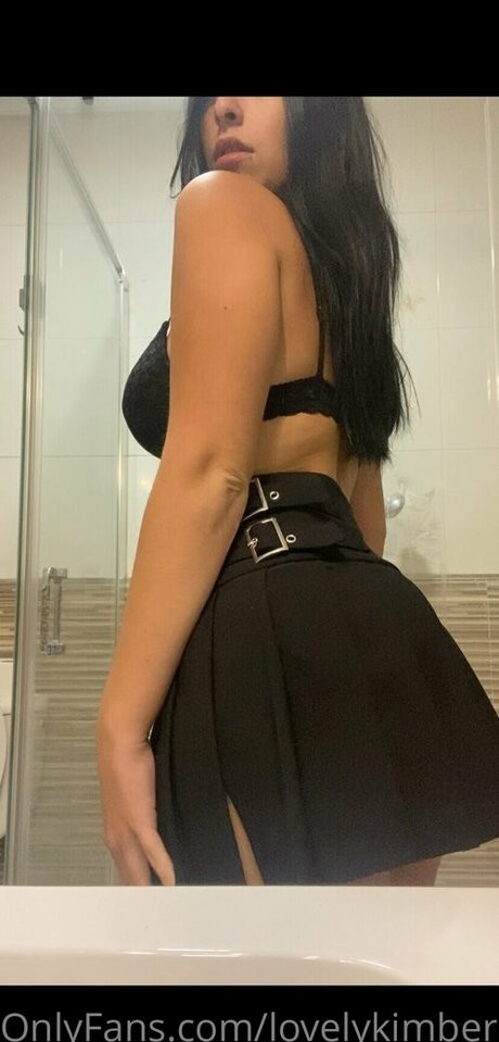 逆騎乗位 オンリーファンズ 美しいヌード 写真