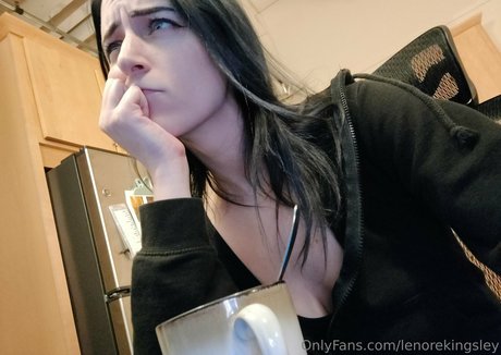 痩せたアジア人ティーン OnlyFans xxx 写真