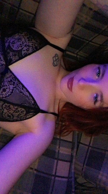 ブロンドのキティOnlyFans セクシーヌード 画像