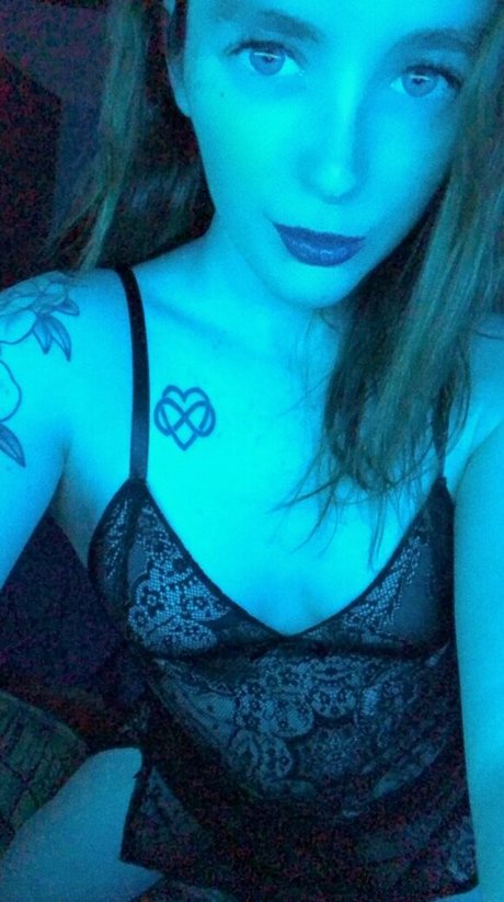 アジア人のティーンの足 オンリーファンズ アダルト 写真