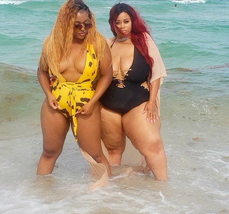 成熟した黒人女性オンリーファンズ ポルノグラフィック 画像