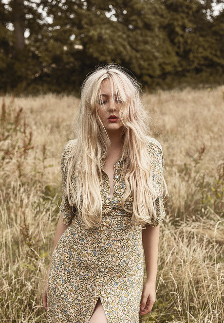 Amber Farndon ヌード女優 ギャラリー