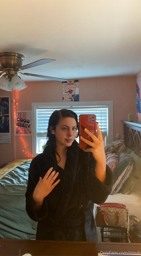 曲線美のラテン系オンリーファンズ ホット裸 画像