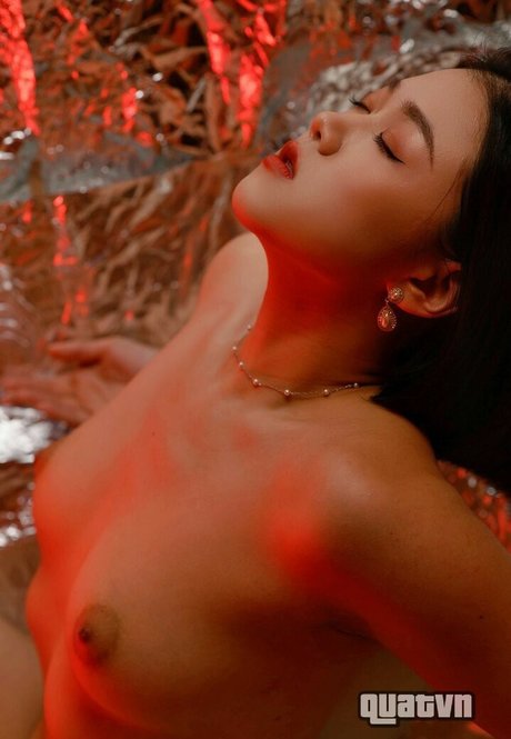 曲線美のラテン系オンリーファンズ ポルノ 写真