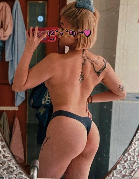 オンリーファンズでのセクスティング セクシーヌード 画像