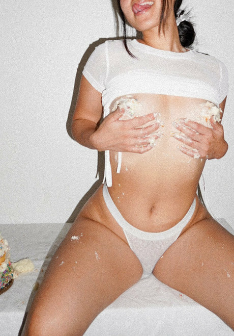 ぽっちゃりブロンドオンリーファンズ 無料アダルト 画像