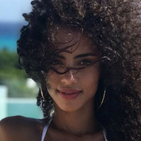 毛深いラテン系オンリーファンズ xxx ギャラリー